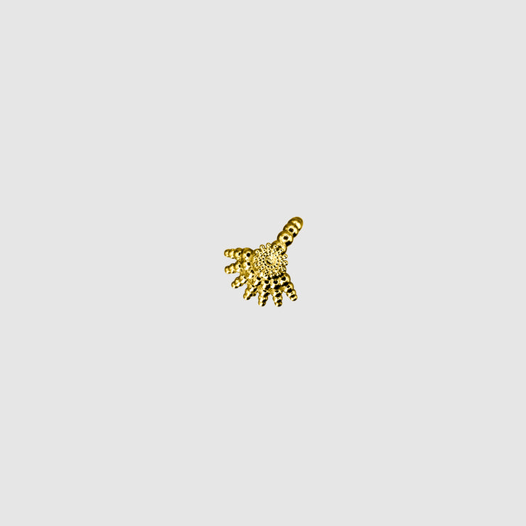This finely detailed ear cuff from the PHAOS collection offers an innovative reinterpretation of the ancient granulation technique, brought to life through digital design and modern craftsmanship. Its sculptural form wraps elegantly around the ear without the need for a piercing, creating a bold yet refined statement. Available in your choice of gold-plated brass or .925 silver, it’s a contemporary piece that merges heritage with high-tech precision.
