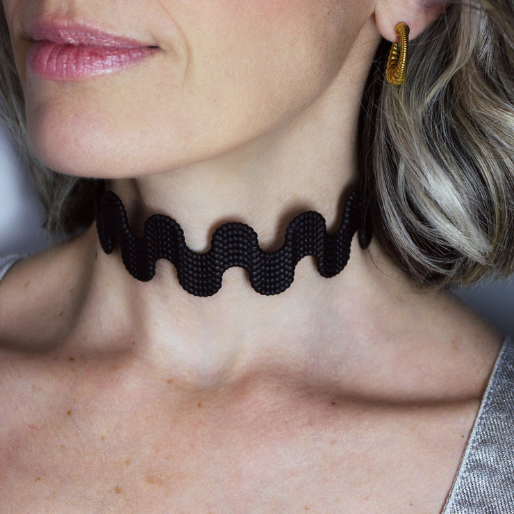 This statement chocker is crafted using advanced technology and hand finished in your choice of colour. Its material is a bioplastic polyamide powder made out of renewable resources that come from vegetable oil.
