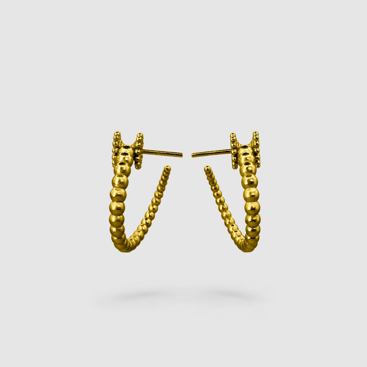Sleek yet full of character, these wave hoop earrings from the PHAOS collection showcase a fluid, playful pattern with a refined touch. Available in gold-plated brass or .925 silver, they’re designed to add a hint of shine and movement to your everyday look. Finished with our signature post fastening for a secure, all-day comfortable fit on pierced ears.
