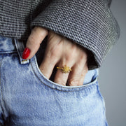 A bold reinterpretation of a timeless design, this ring fuses the ancient granulation technique with contemporary digital craftsmanship. Its sculptural silhouette and delicate design details make it a standout piece, expertly crafted in gold-plated brass or .925 silver as part of the PHAOS collection.