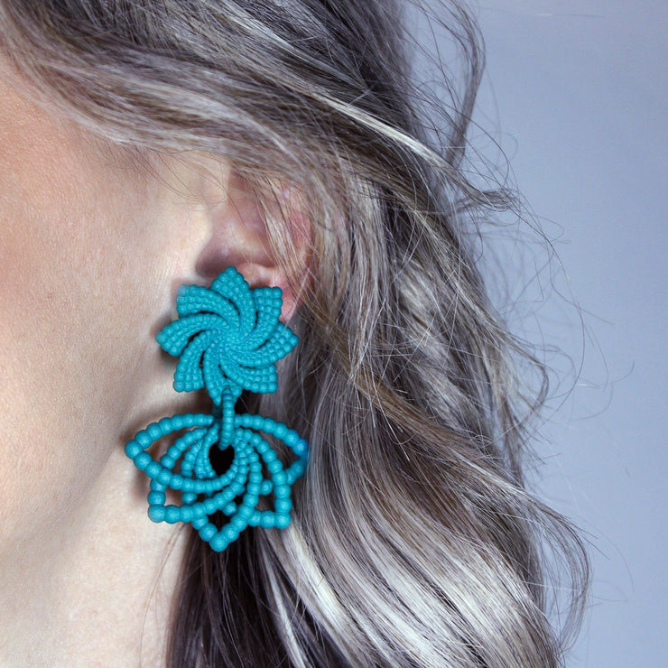 Feather-light and full of movement, these earrings are crafted from 3D-printed, hand-dyed bioplastic and finished with our signature .925 silver post fastening for a secure, all-day comfortable fit. Their bold geometric form makes a striking statement - perfectly balanced when paired with a crisp white shirt and clean, minimalist tailoring.